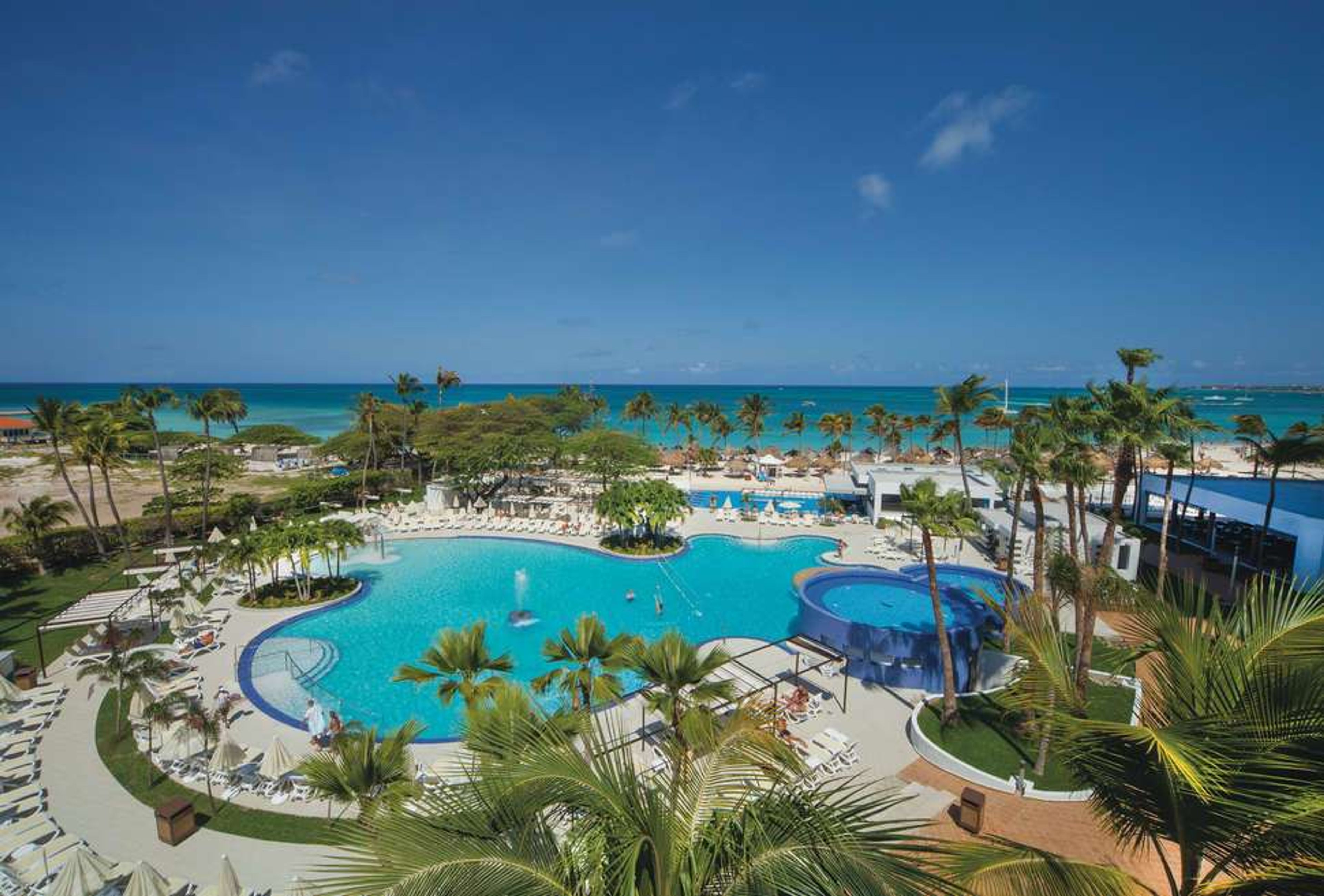 aruba riu palace antillas hotel zwembad