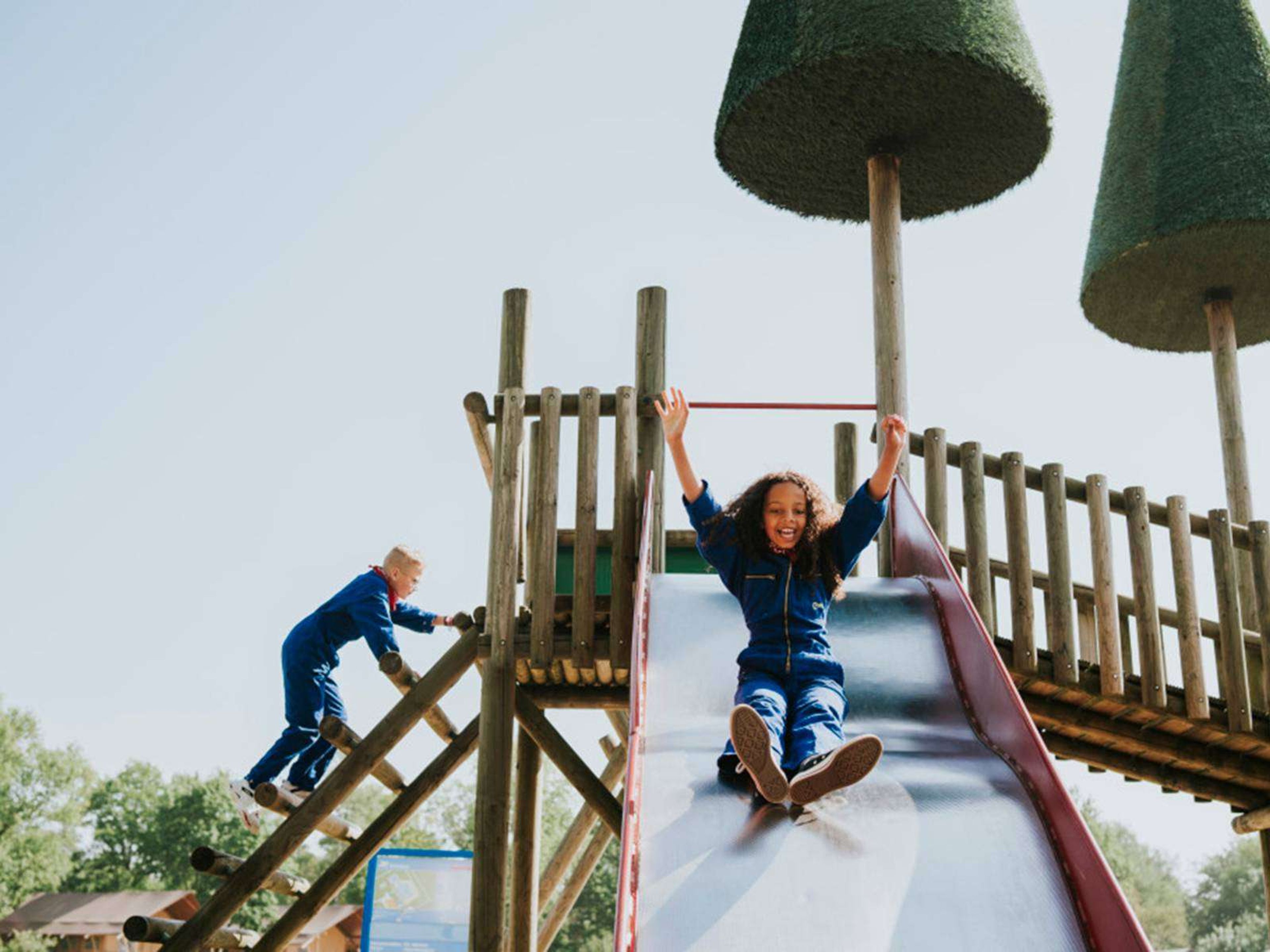 kinderen speeltuin glijbaan 2