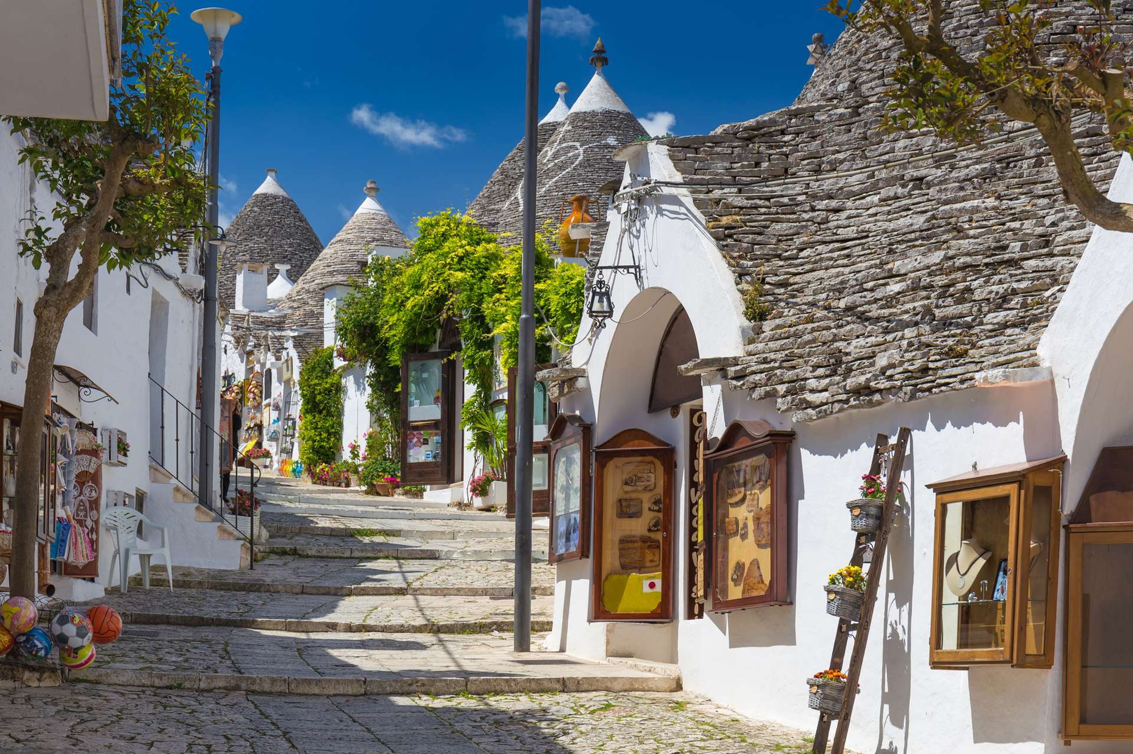 Italië Alberobello trulli houses in Monte Pertica Street1