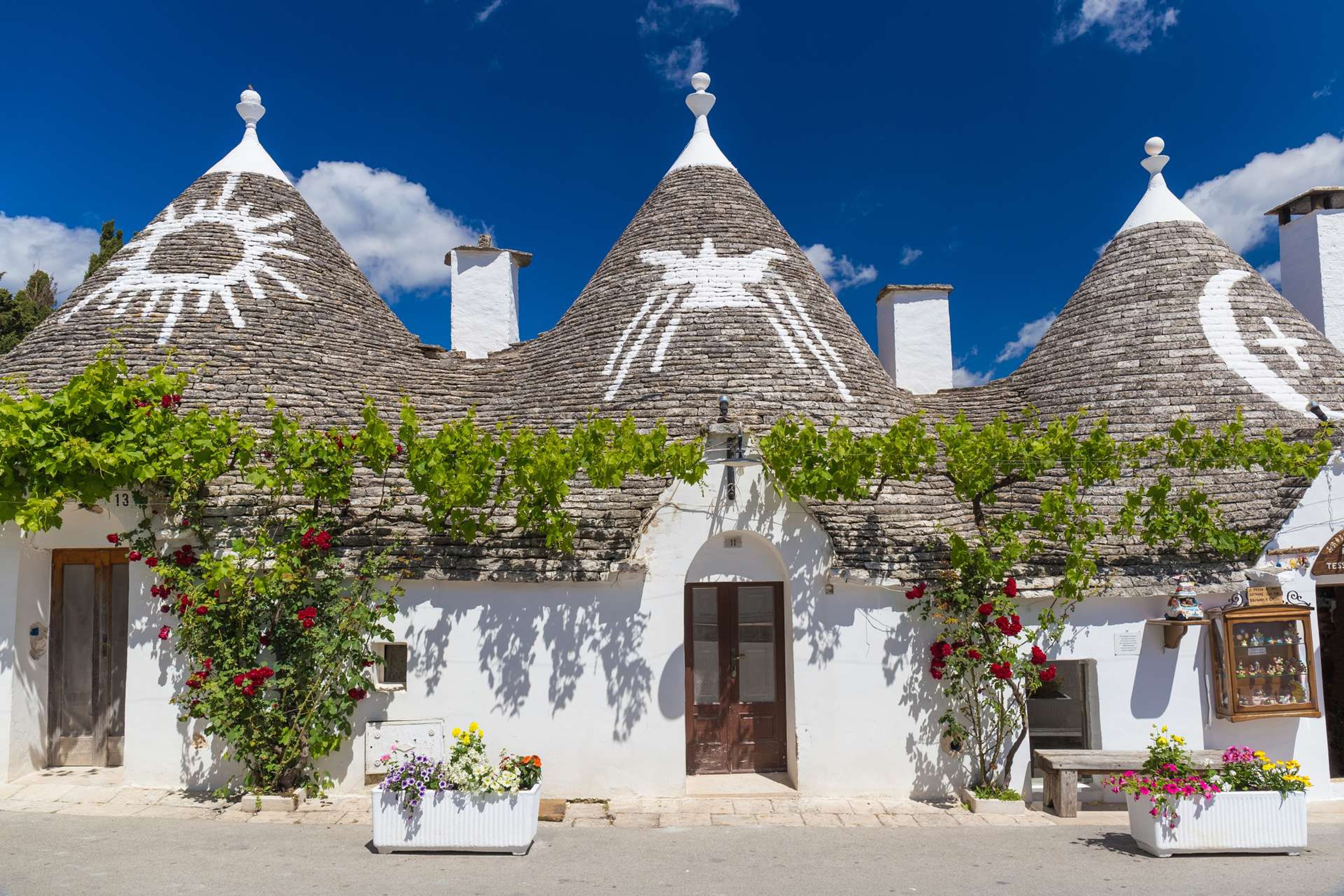 Italië Alberobello trulli houses in Monte Pertica Street2