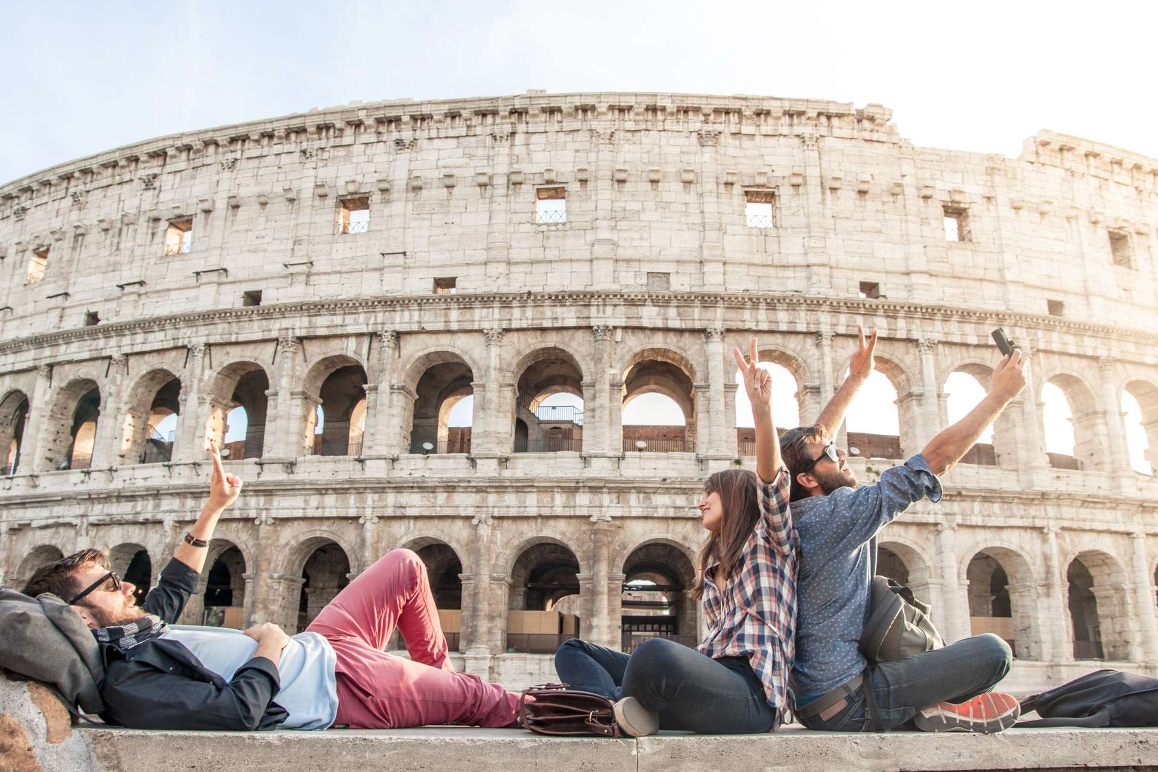 Italië Rome mensenvoorhetColosseum