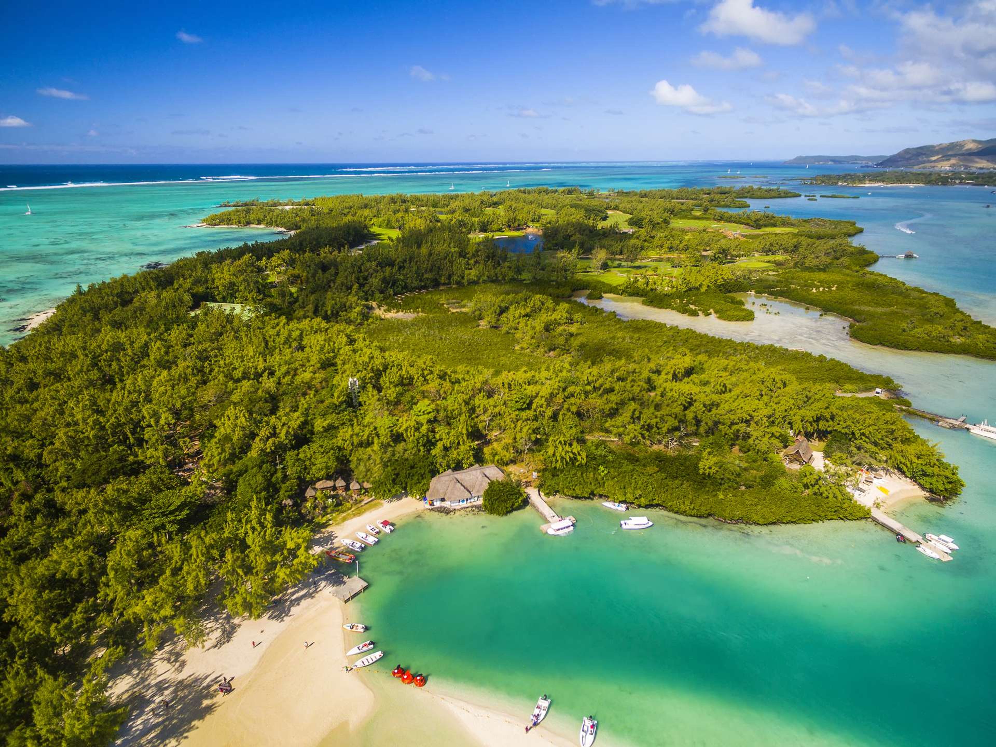 Mauritius Ile Aux Cerf Beach island golf club