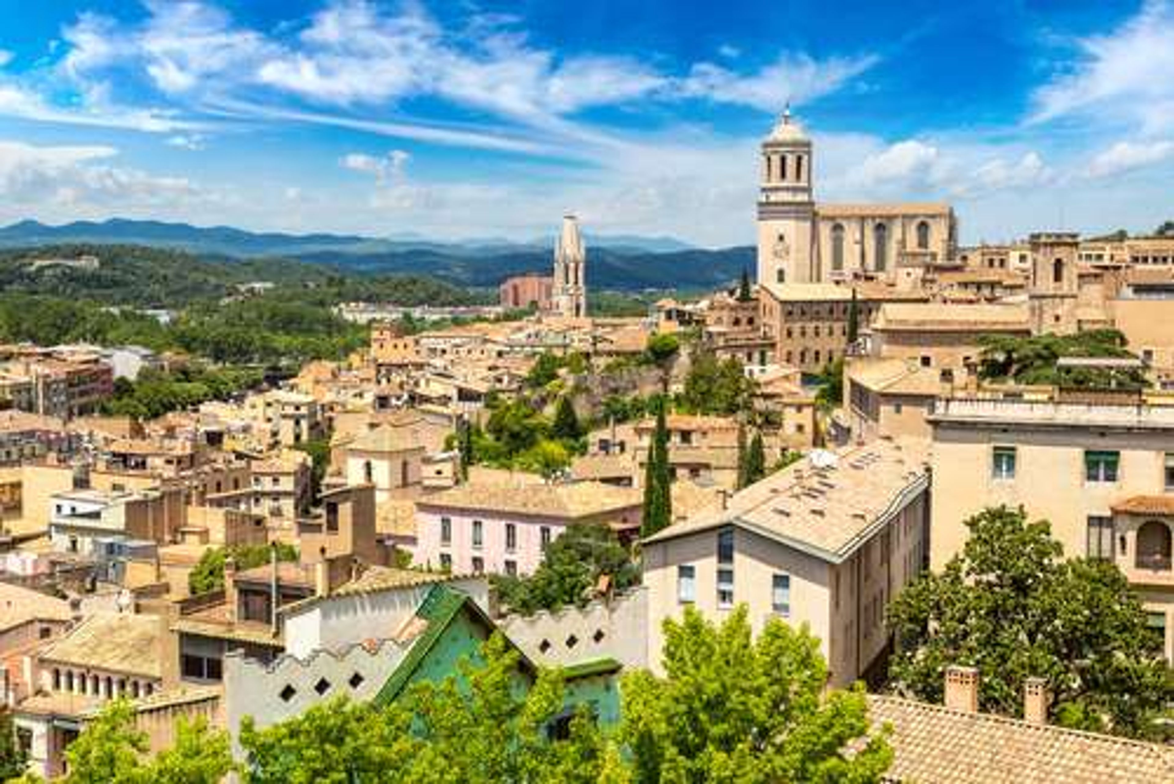 Spanje catalonia Girona panoramisch uitzicht kerk