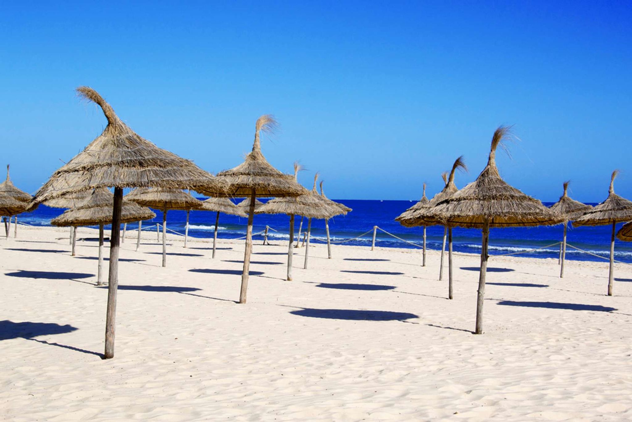 Tunesië Sousse Strand met parasols